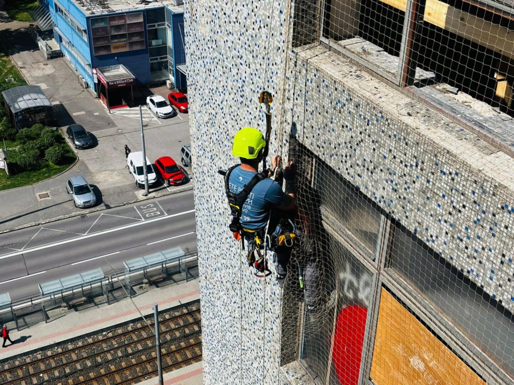 montáž pomocou lanovej techniky